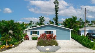 2574 Bayshore DR, Matlacha, FL 33993