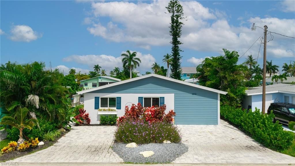 2574 Bayshore DR, MATLACHA, FL 33993 — exterior