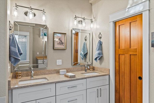 4575 Hathaway Drive, Medford, OR 97504