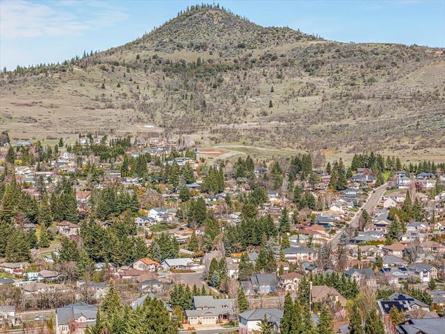 4575 Hathaway Drive, Medford, OR 97504