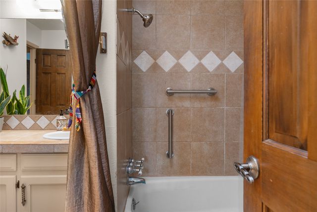 3081 Plaza Blanca, Santa Fe, NM 87507