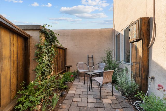3081 Plaza Blanca, Santa Fe, NM 87507