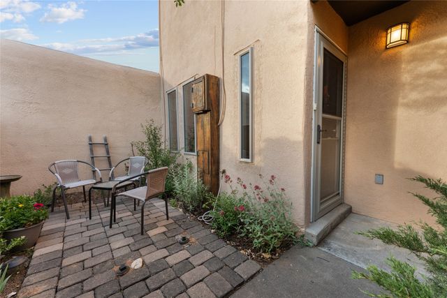 3081 Plaza Blanca, Santa Fe, NM 87507