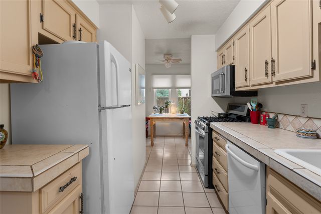 3081 Plaza Blanca, Santa Fe, NM 87507
