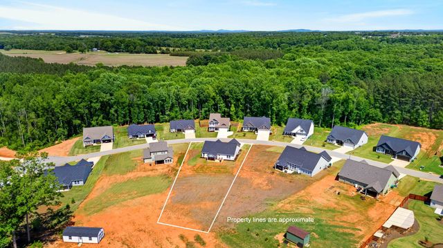 155 Double Creek Dr, Gaffney, SC 29341