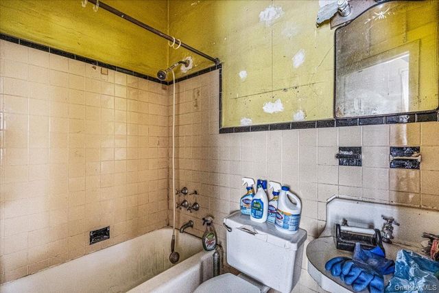 3541 100th Street, Corona, NY 11368