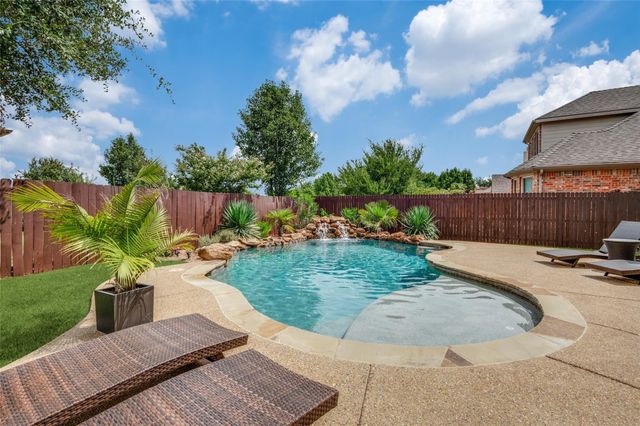 2720 Cove Drive, Grand Prairie, TX 75054