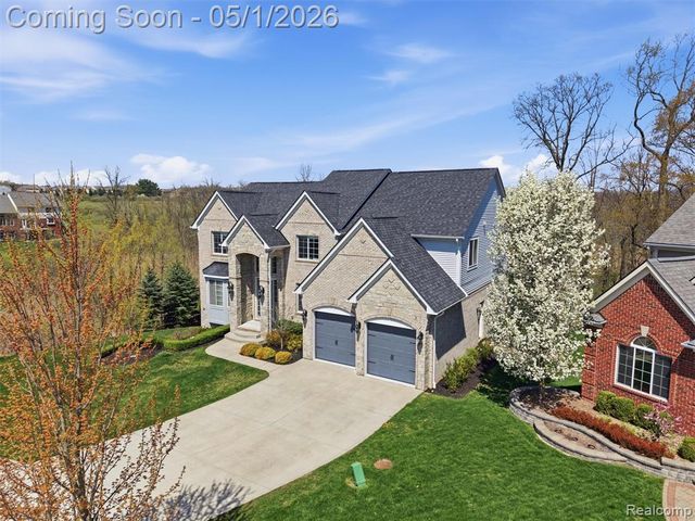 1450 Greythorne Drive, Lake Orion, MI 48359