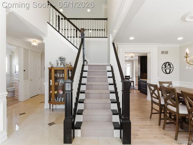 1450 Greythorne Drive, Lake Orion, MI 48359