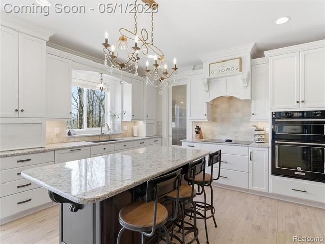 1450 Greythorne Drive, Lake Orion, MI 48359
