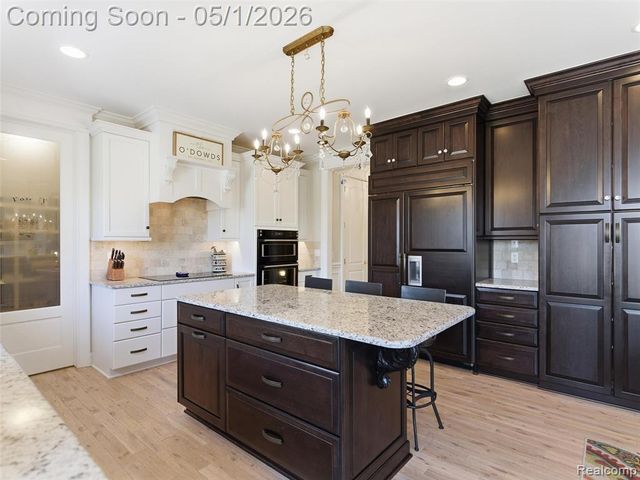 1450 Greythorne Drive, Lake Orion, MI 48359