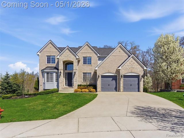 1450 Greythorne Drive, Lake Orion, MI 48359