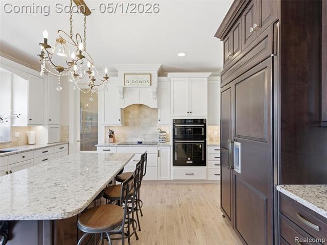 1450 Greythorne Drive, Lake Orion, MI 48359