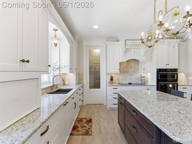 1450 Greythorne Drive, Lake Orion, MI 48359
