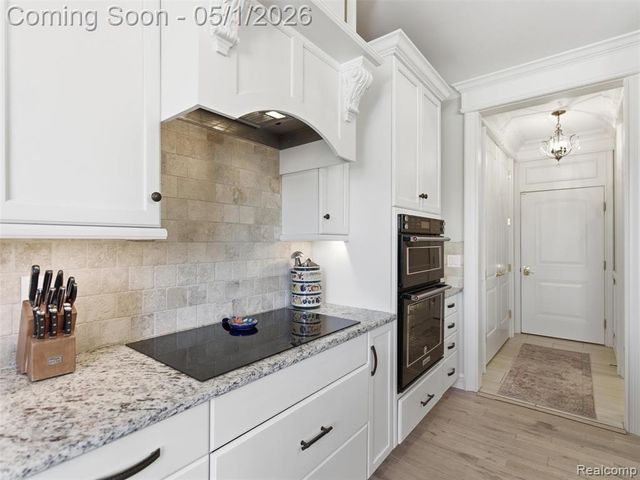 1450 Greythorne Drive, Lake Orion, MI 48359