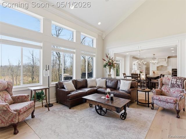 1450 Greythorne Drive, Lake Orion, MI 48359
