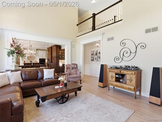 1450 Greythorne Drive, Lake Orion, MI 48359