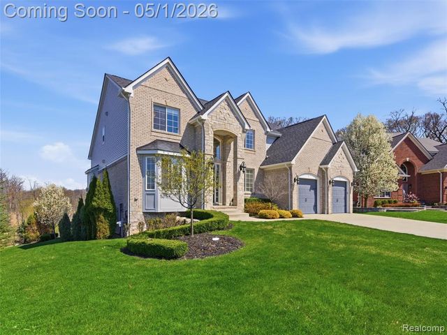 1450 Greythorne Drive, Lake Orion, MI 48359