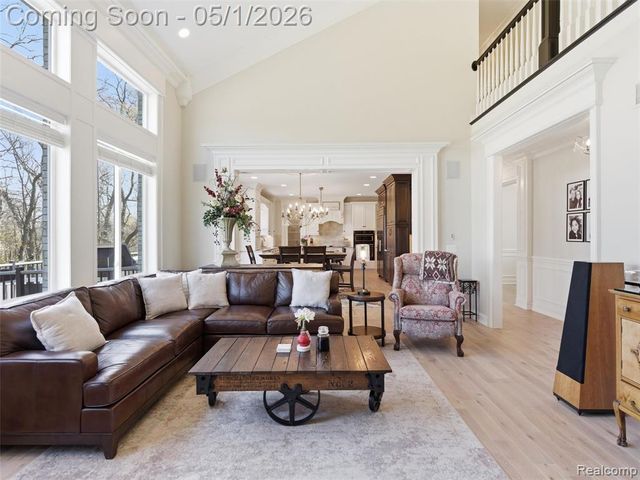 1450 Greythorne Drive, Lake Orion, MI 48359