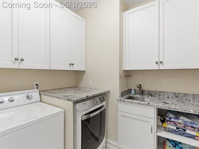 1450 Greythorne Drive, Lake Orion, MI 48359