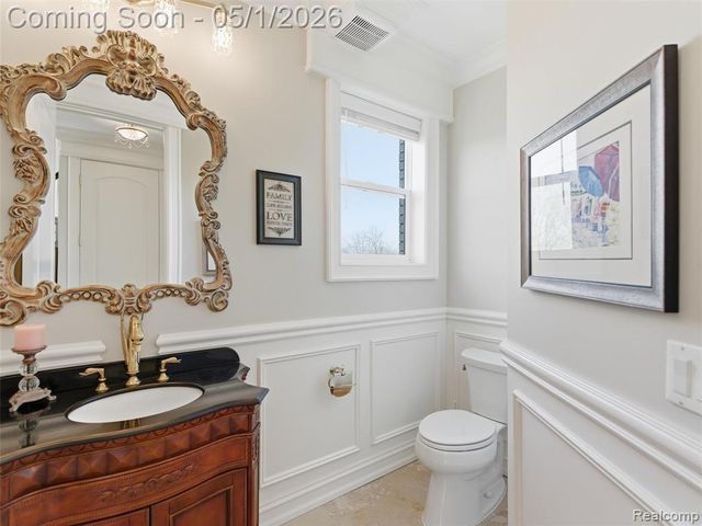 1450 Greythorne Drive, Lake Orion, MI 48359