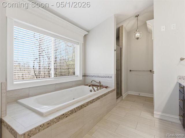 1450 Greythorne Drive, Lake Orion, MI 48359