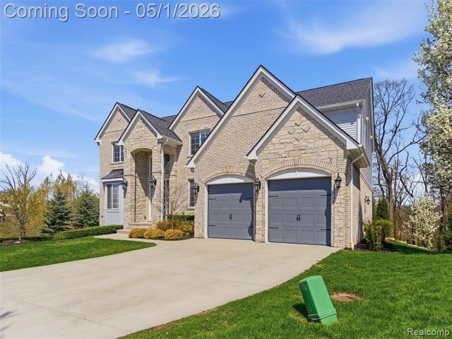 1450 Greythorne Drive, Lake Orion, MI 48359