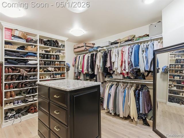 1450 Greythorne Drive, Lake Orion, MI 48359