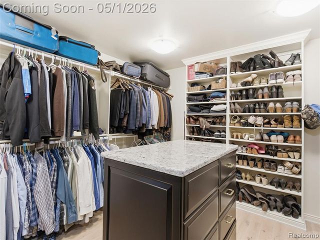 1450 Greythorne Drive, Lake Orion, MI 48359