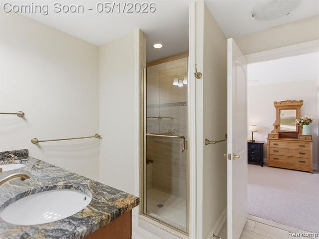 1450 Greythorne Drive, Lake Orion, MI 48359
