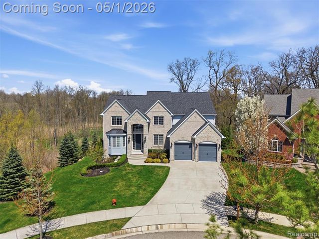 1450 Greythorne Drive, Lake Orion, MI 48359