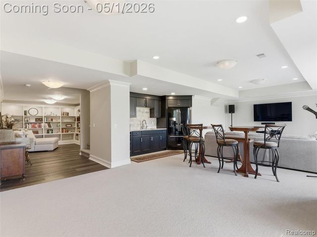 1450 Greythorne Drive, Lake Orion, MI 48359