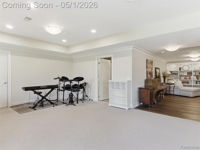 1450 Greythorne Drive, Lake Orion, MI 48359