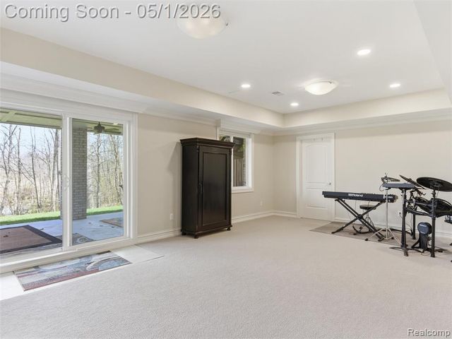 1450 Greythorne Drive, Lake Orion, MI 48359