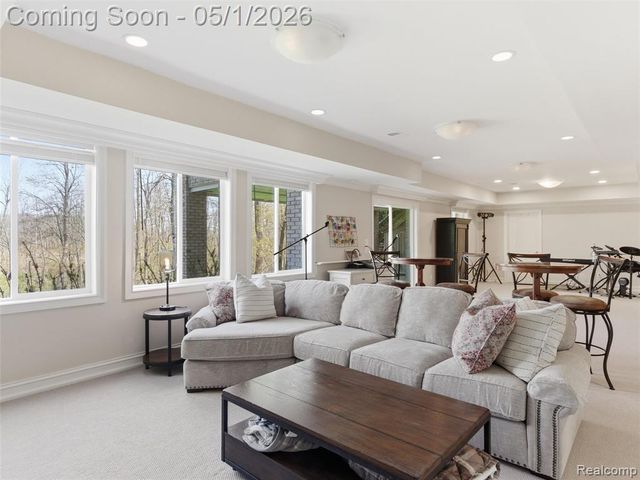 1450 Greythorne Drive, Lake Orion, MI 48359