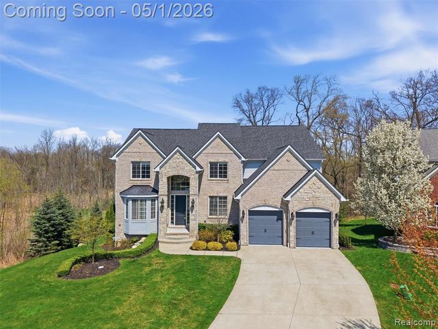 1450 Greythorne Drive, Lake Orion, MI 48359