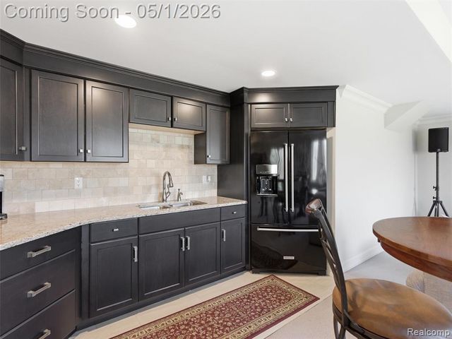 1450 Greythorne Drive, Lake Orion, MI 48359