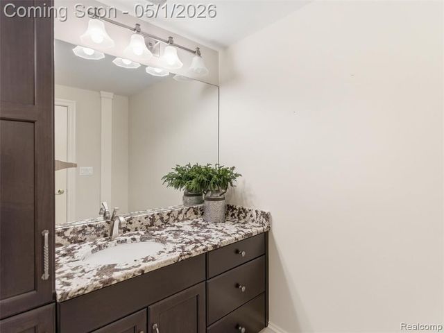 1450 Greythorne Drive, Lake Orion, MI 48359