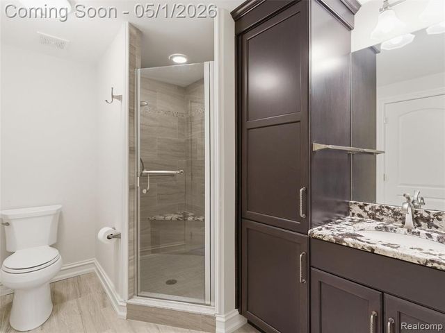 1450 Greythorne Drive, Lake Orion, MI 48359