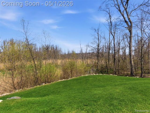1450 Greythorne Drive, Lake Orion, MI 48359
