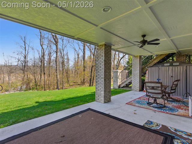 1450 Greythorne Drive, Lake Orion, MI 48359