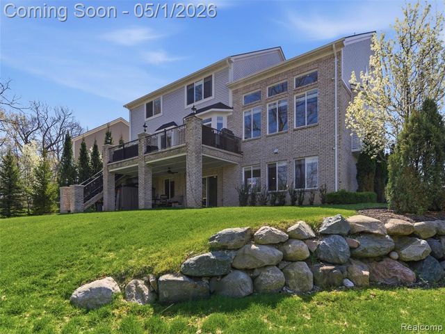 1450 Greythorne Drive, Lake Orion, MI 48359