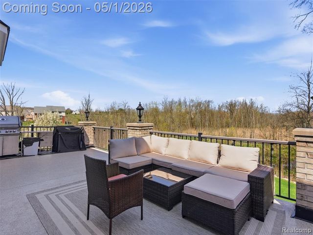 1450 Greythorne Drive, Lake Orion, MI 48359