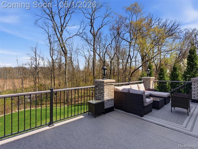 1450 Greythorne Drive, Lake Orion, MI 48359