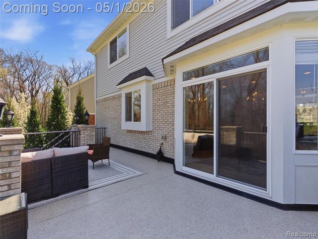 1450 Greythorne Drive, Lake Orion, MI 48359