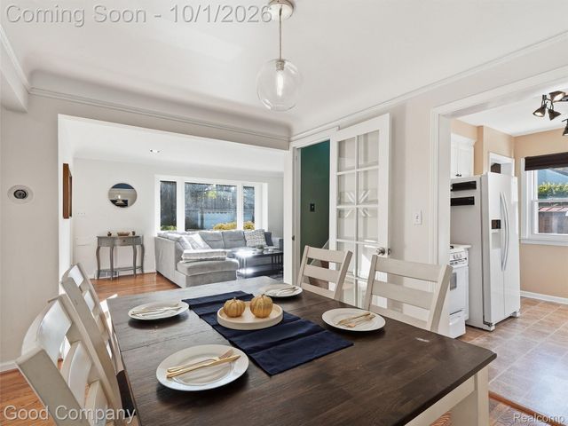 724 S Gainsborough Avenue, Royal Oak, MI 48067