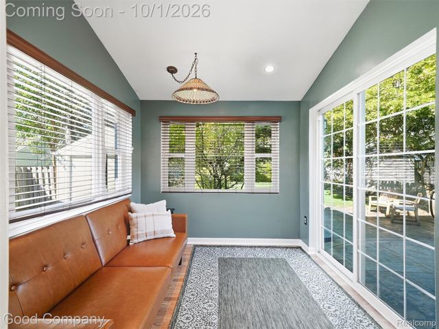 724 S Gainsborough Avenue, Royal Oak, MI 48067