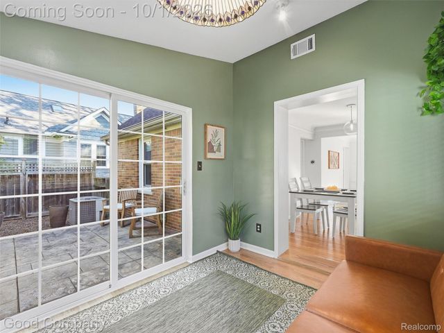 724 S Gainsborough Avenue, Royal Oak, MI 48067