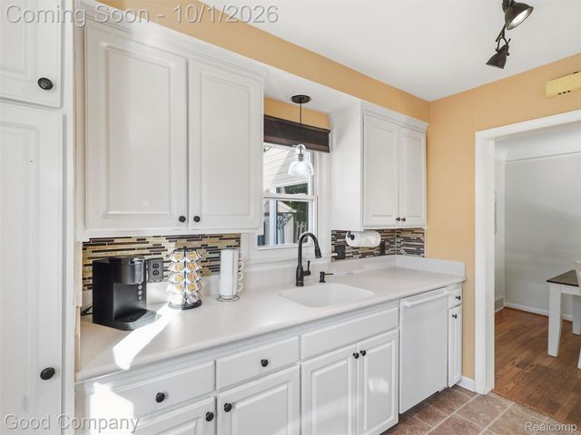 724 S Gainsborough Avenue, Royal Oak, MI 48067
