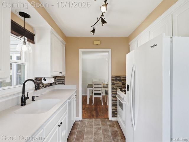 724 S Gainsborough Avenue, Royal Oak, MI 48067